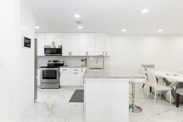 $2,500 | 8545 Casa Del Lago, Unit F, Boca Raton, FL 33433
