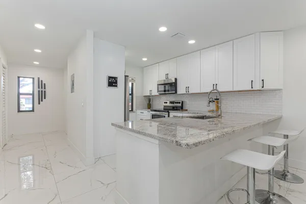 $2,500 | 8545 Casa Del Lago, Unit F, Boca Raton, FL 33433