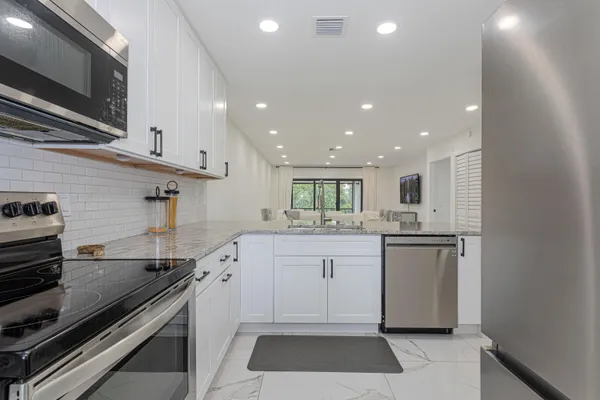 $2,500 | 8545 Casa Del Lago, Unit F, Boca Raton, FL 33433