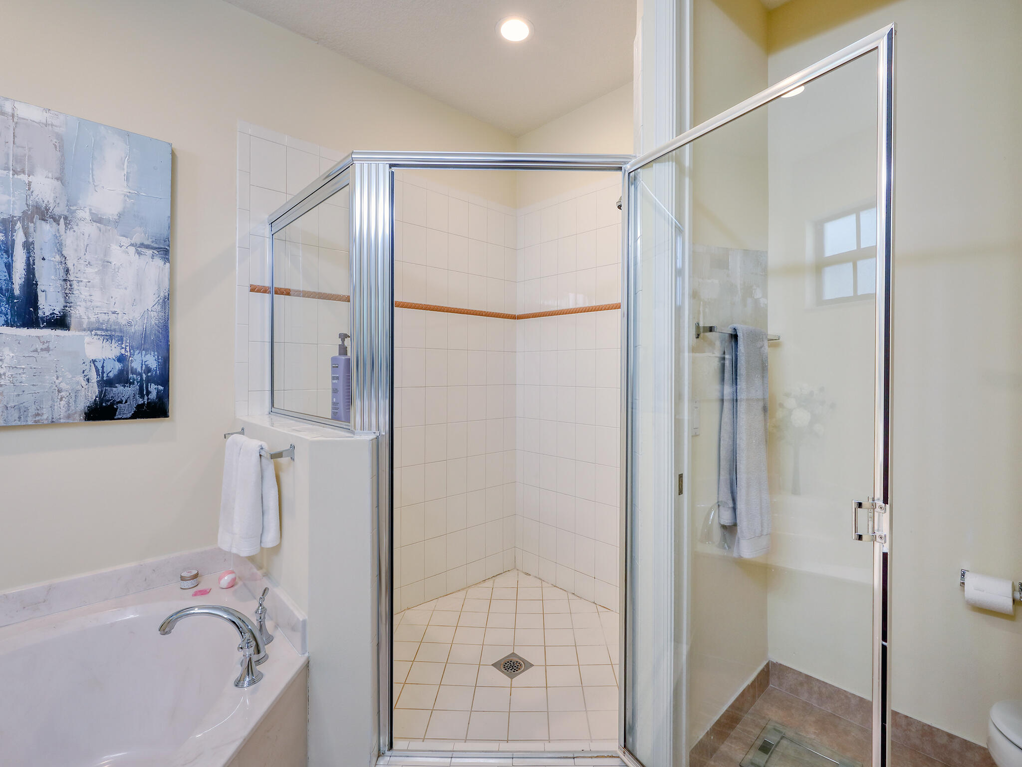 102 Astor Circle Delray Beach, FL 33484 - Photo 17 of 29 a bathroom with a tub shower sink and mirror