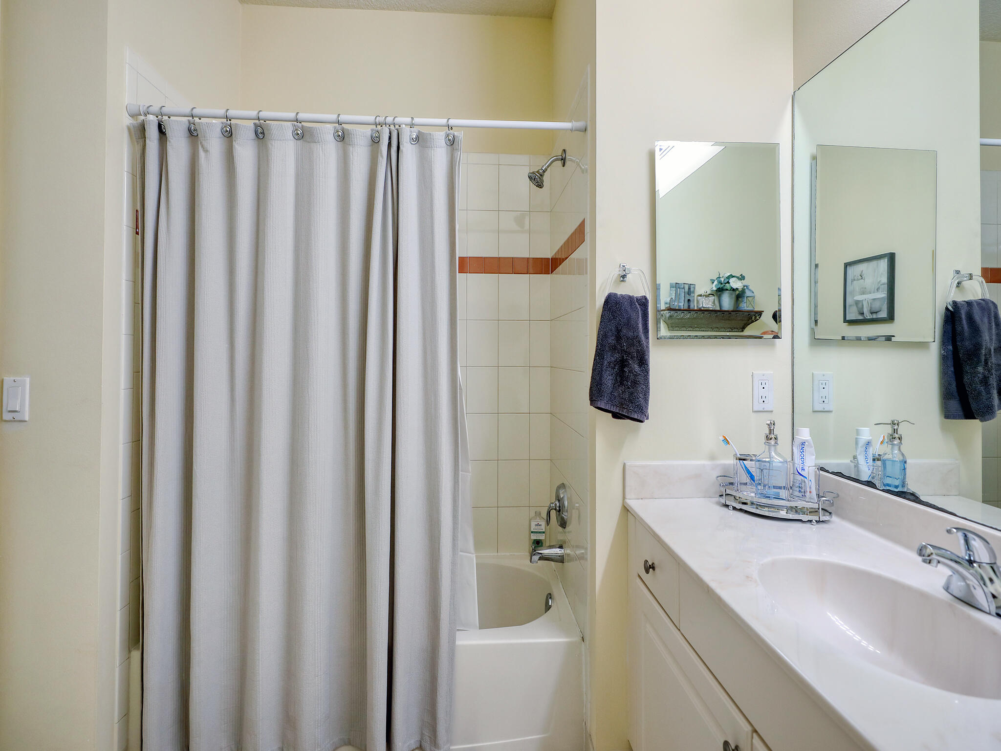 102 Astor Circle Delray Beach, FL 33484 - Photo 21 of 29 a bathroom with a double vanity sink and mirror