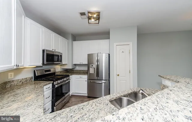 $3,700 | 8069 Gatehouse Road, Unit 23, Falls Church, VA 22042