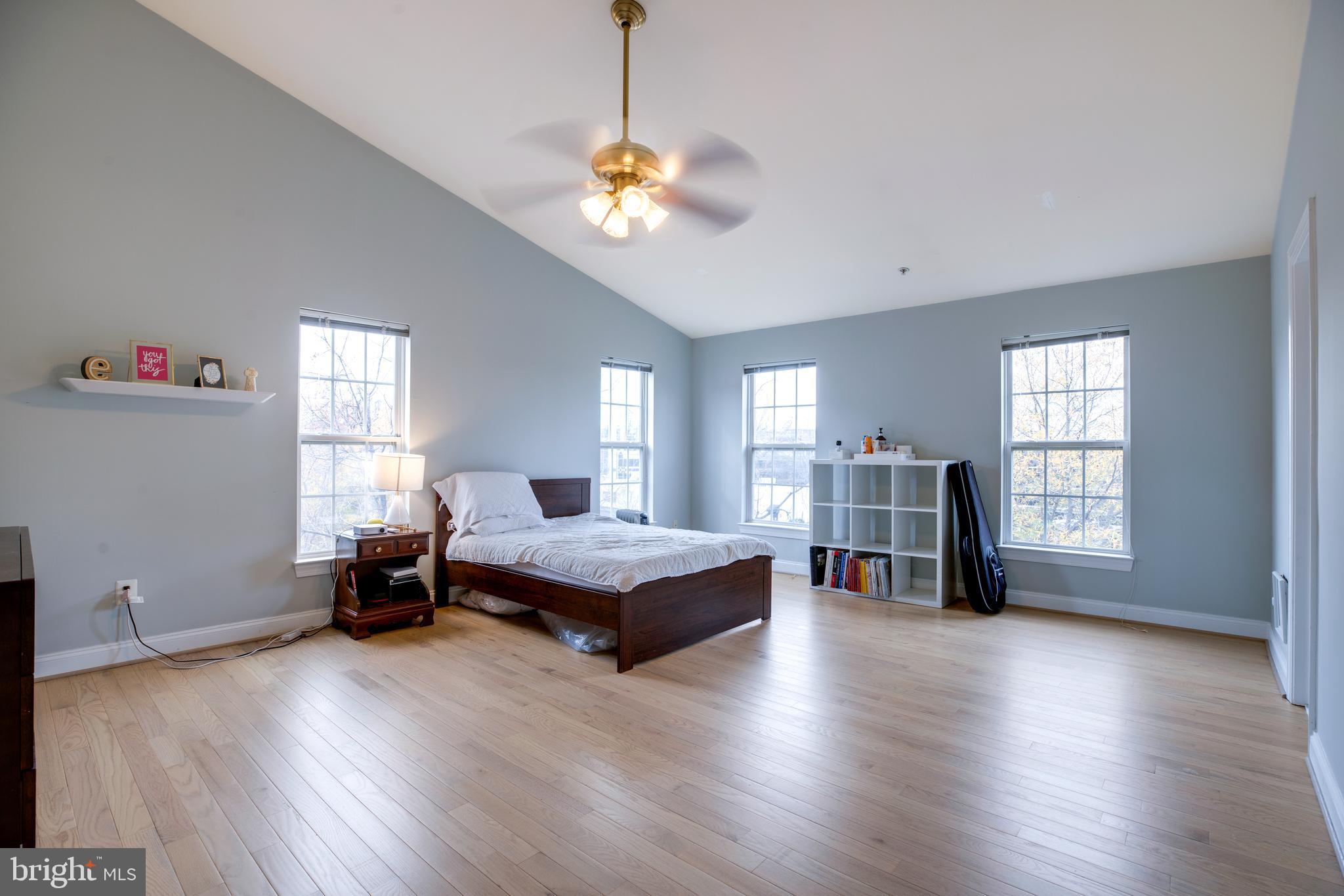 8069 Gatehouse Road, Unit 23 Falls Church, VA 22042 - Photo 20 of 43 a living room with a bed furniture and a flat screen tv