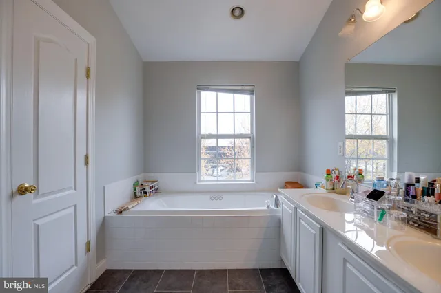 $3,700 | 8069 Gatehouse Road, Unit 23, Falls Church, VA 22042