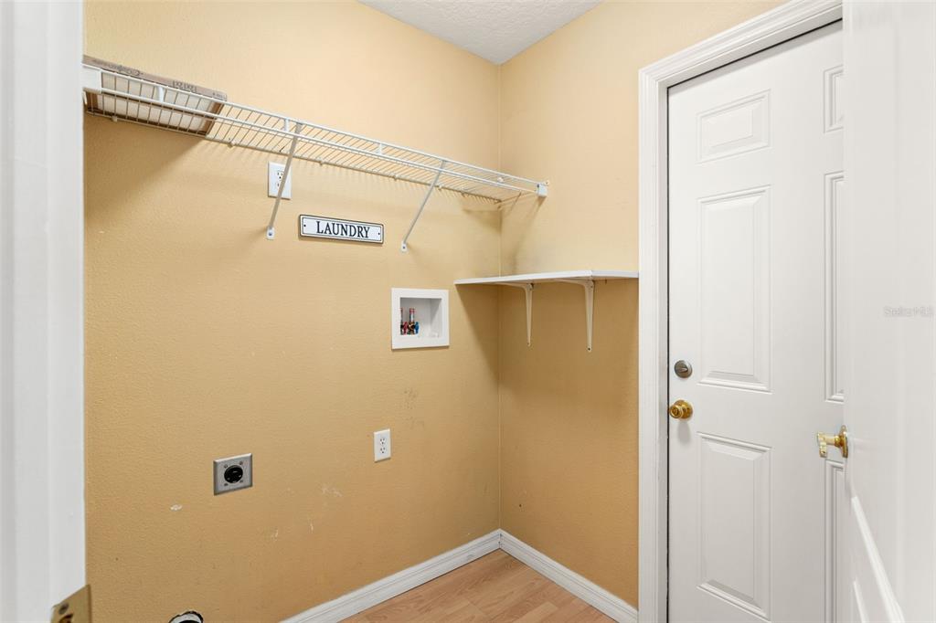 542 Fairbanks Road Spring Hill, FL 34608 - Photo 23 of 45 a view of a small space