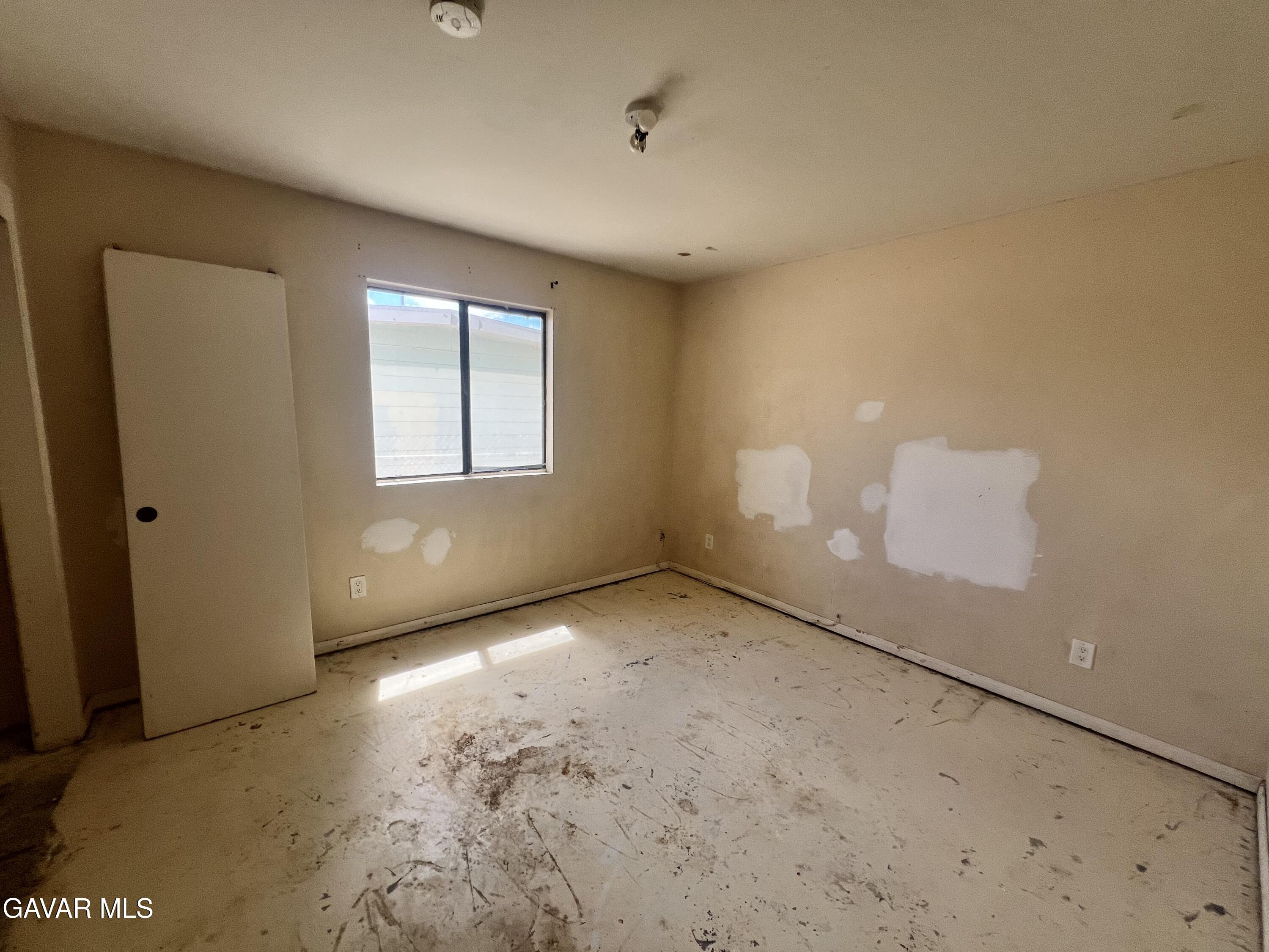 13632 Fran Street North Edwards, CA 93523 - Photo 12 of 18 an empty room with windows