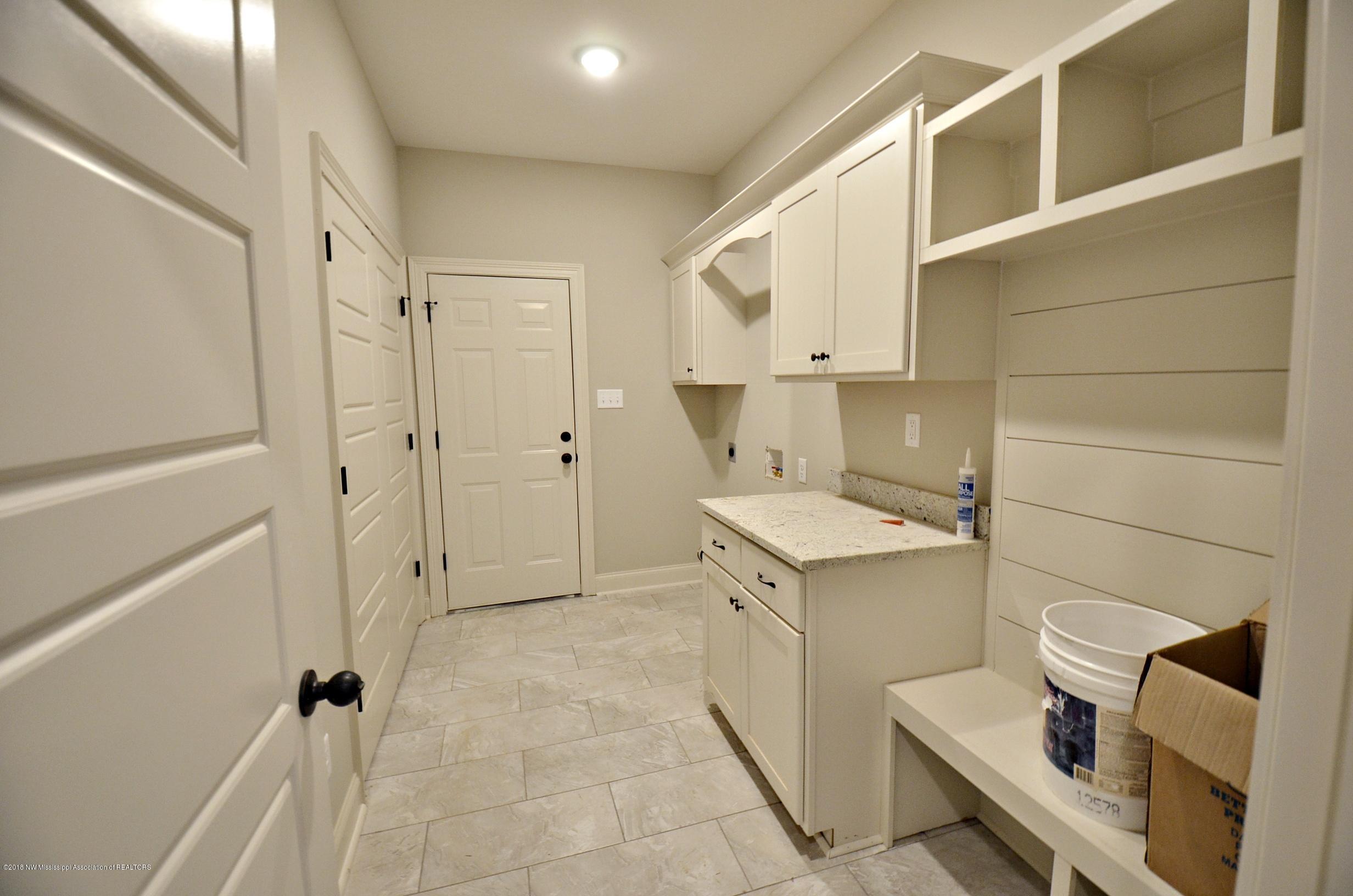 3685 Madison Ridge Hernando, MS 38632 - Photo 11 of 22 Laundry room