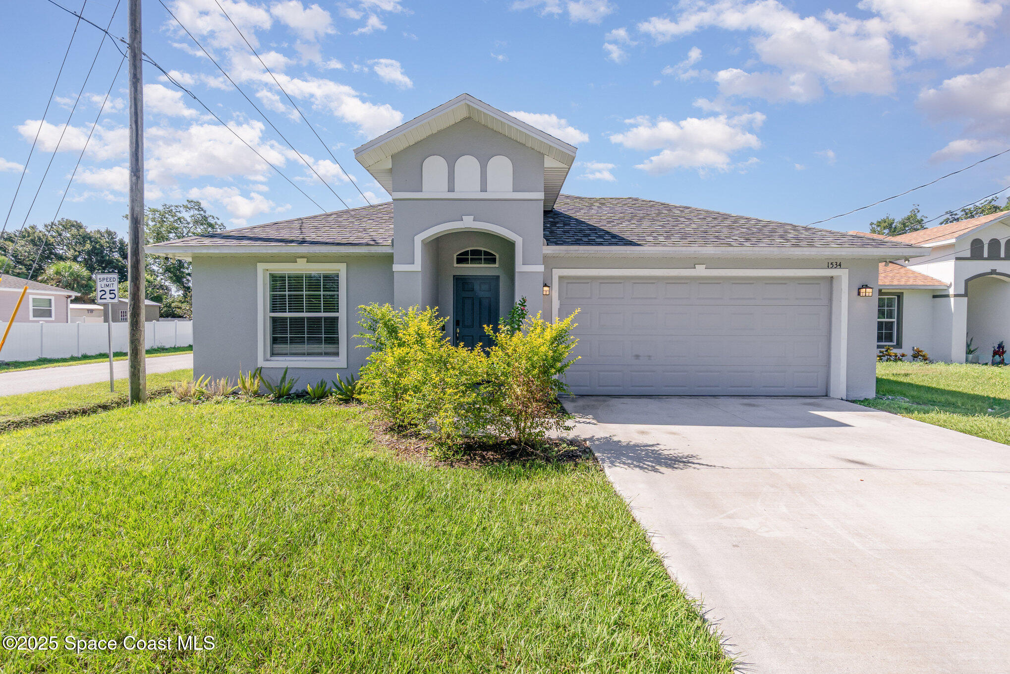 1534 Pine Street Orlando, FL 32824 - Photo 4 of 31 a front view of a house with a garden