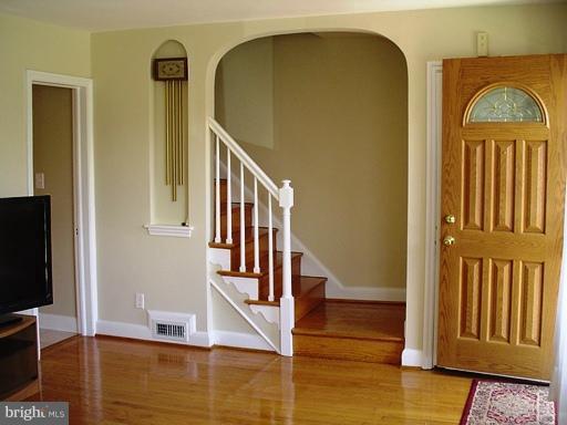 736 Charing Cross Road Baltimore, MD 21229 - Photo 23 of 30 Living Room