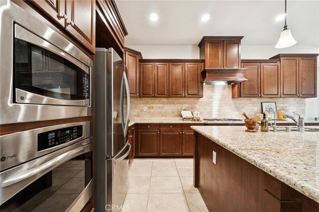 15930 Mandalay Road Canyon Country, CA 91387 - Photo 15 of 64