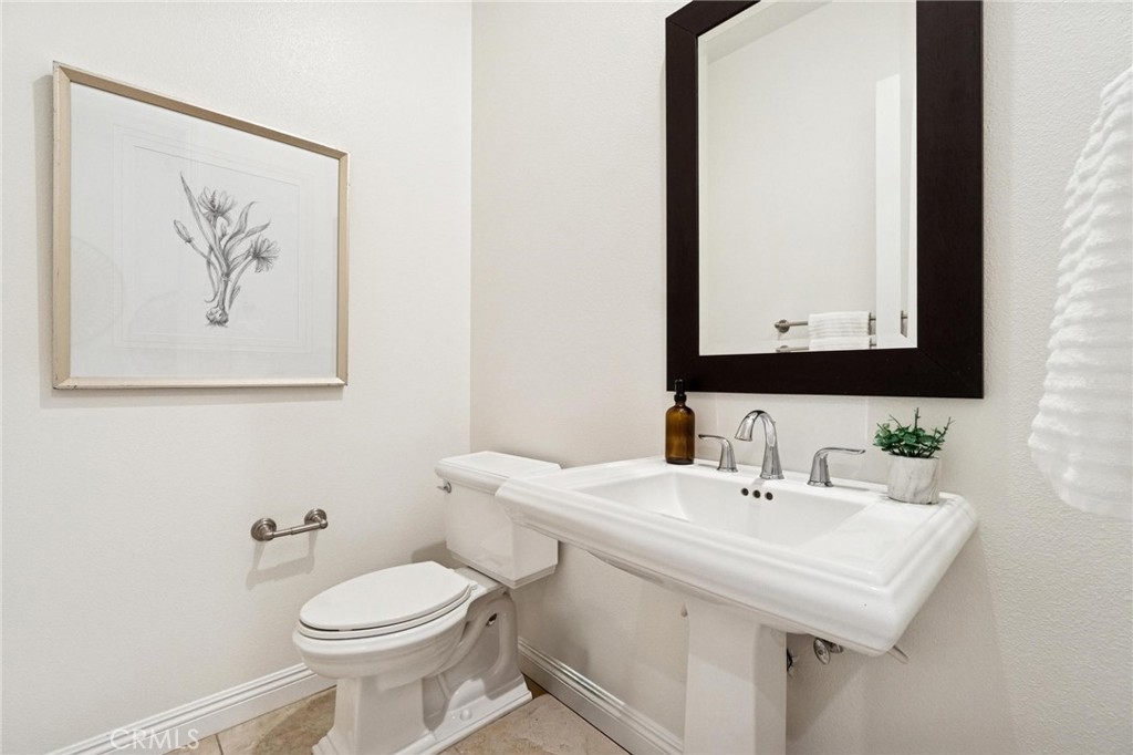 15930 Mandalay Road Canyon Country, CA 91387 - Photo 52 of 64