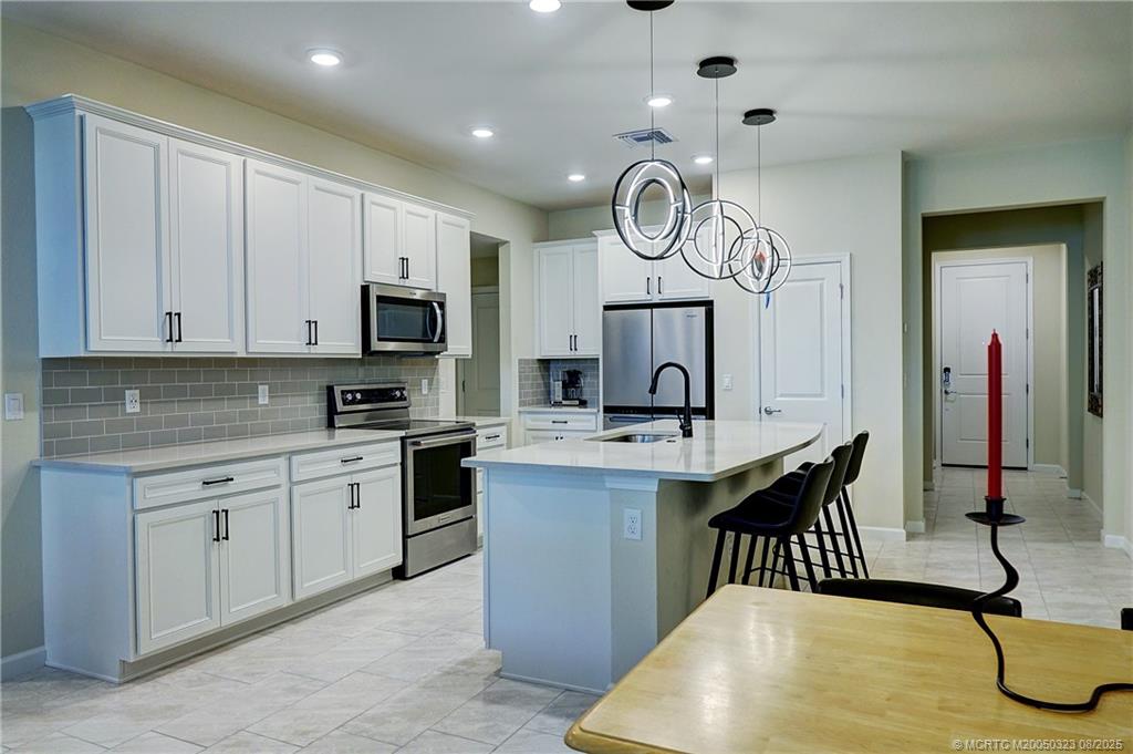 1843 Southeast Roxy Way Stuart, FL 34996 - Photo 10 of 31