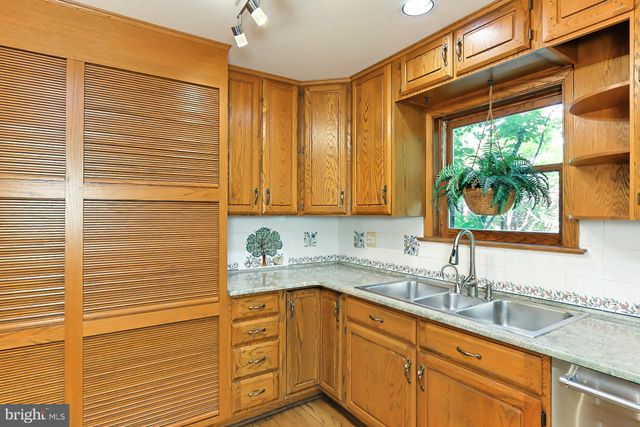 $1,195,000 | 3315 Carolina Place, Alexandria, VA 22305