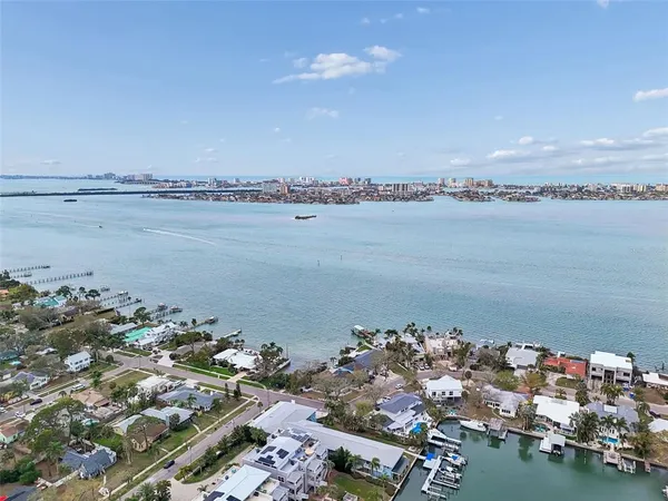 $225,000 | 300 Venetian Drive, Unit 3, Clearwater, FL 33755