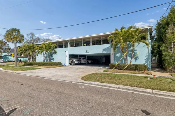 $225,000 | 300 Venetian Drive, Unit 3, Clearwater, FL 33755