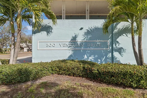 $225,000 | 300 Venetian Drive, Unit 3, Clearwater, FL 33755