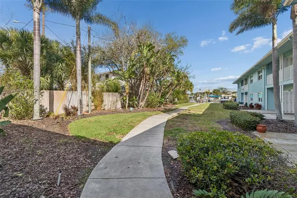 $225,000 | 300 Venetian Drive, Unit 3, Clearwater, FL 33755