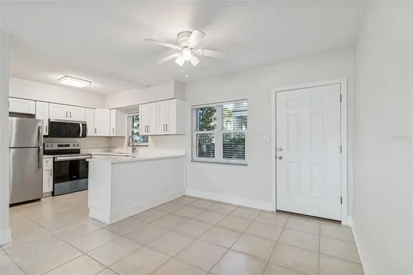 $225,000 | 300 Venetian Drive, Unit 3, Clearwater, FL 33755