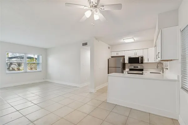 $225,000 | 300 Venetian Drive, Unit 3, Clearwater, FL 33755