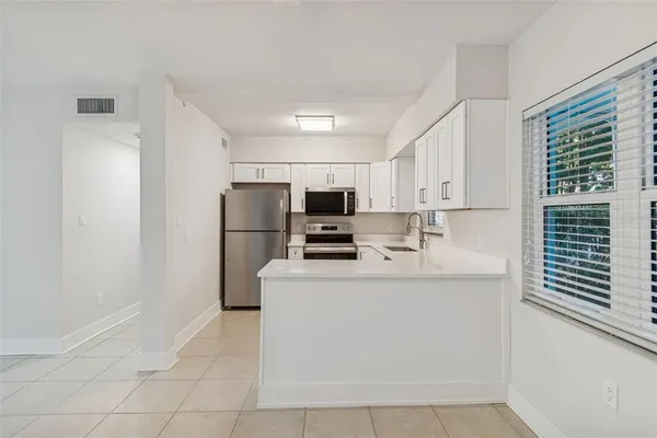 $225,000 | 300 Venetian Drive, Unit 3, Clearwater, FL 33755