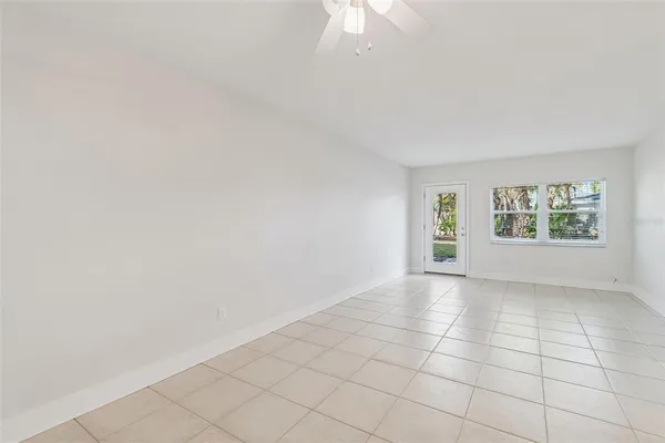 $225,000 | 300 Venetian Drive, Unit 3, Clearwater, FL 33755