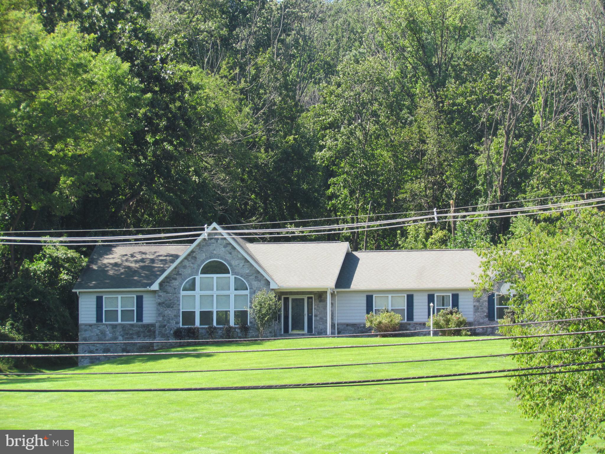 514 Spring Valley Road Reading, PA 19604 - Photo 2 of 65