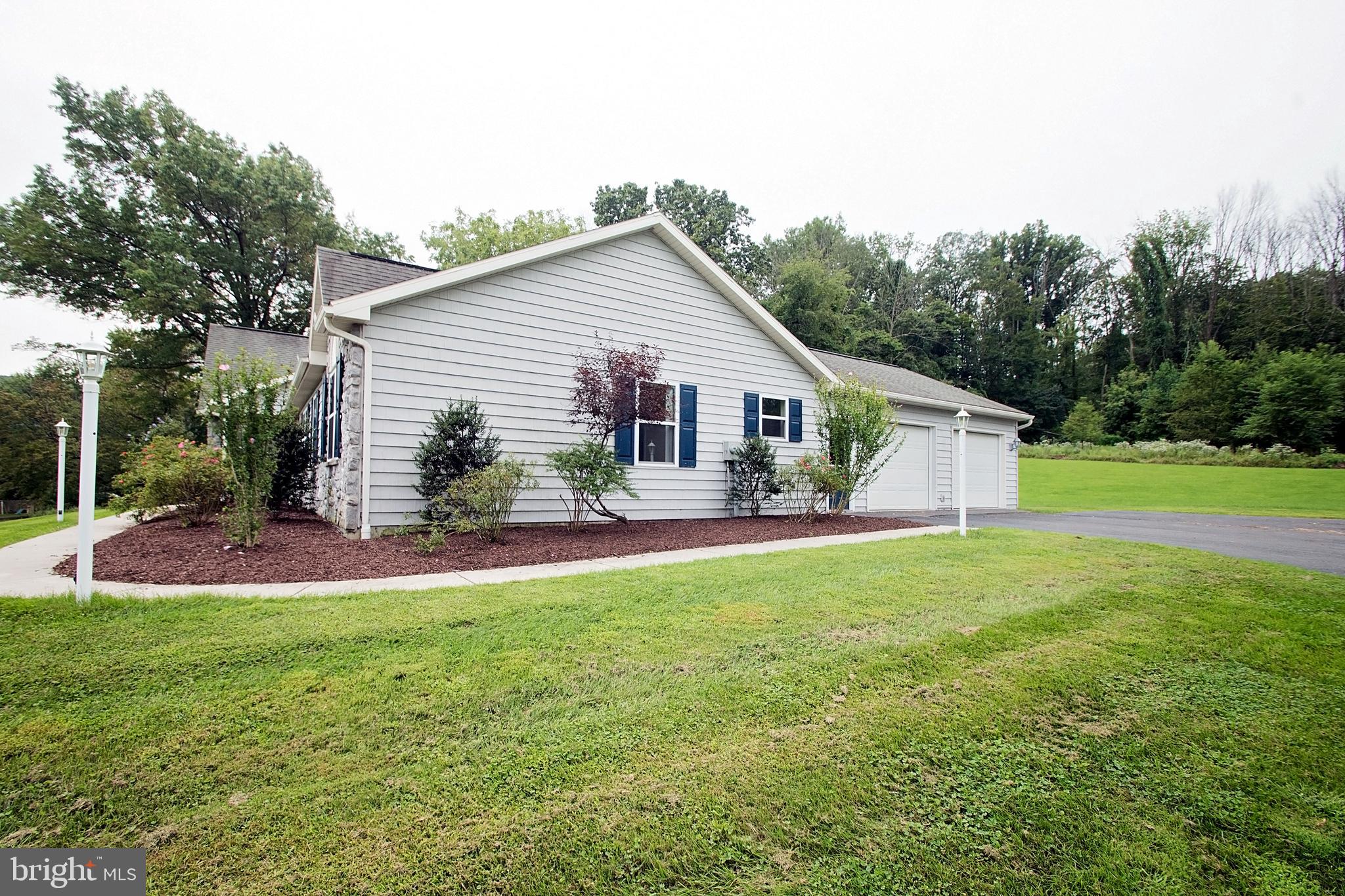 514 Spring Valley Road Reading, PA 19604 - Photo 3 of 65
