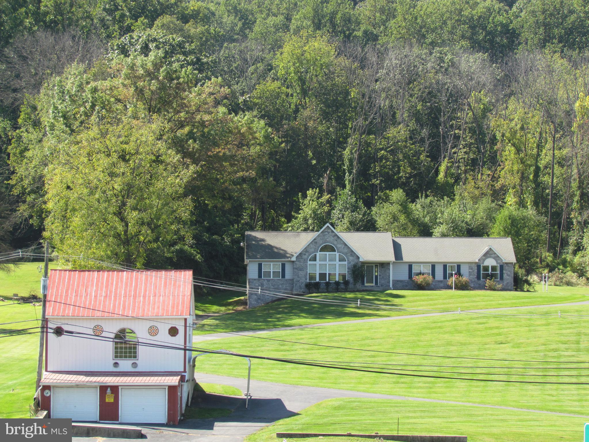 514 Spring Valley Road Reading, PA 19604 - Photo 4 of 65