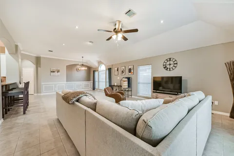 $387,000 | 153 Greenridge Circle, League City, TX 77573