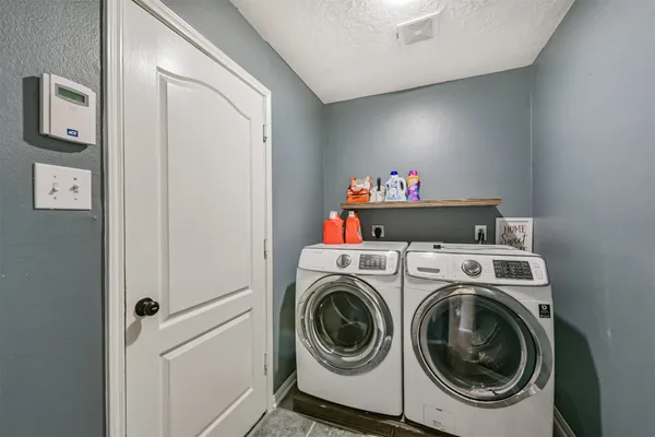 $387,000 | 153 Greenridge Circle, League City, TX 77573
