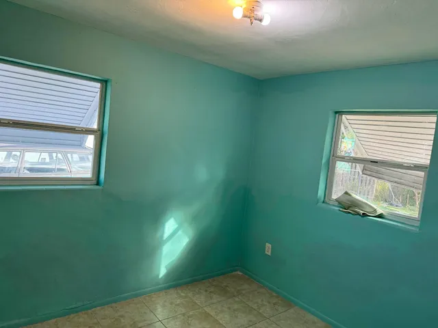 a view of empty room with window