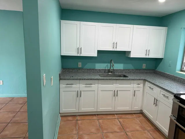 $2,400 | 4328 Winchester Lane, West Palm Beach, FL 33406