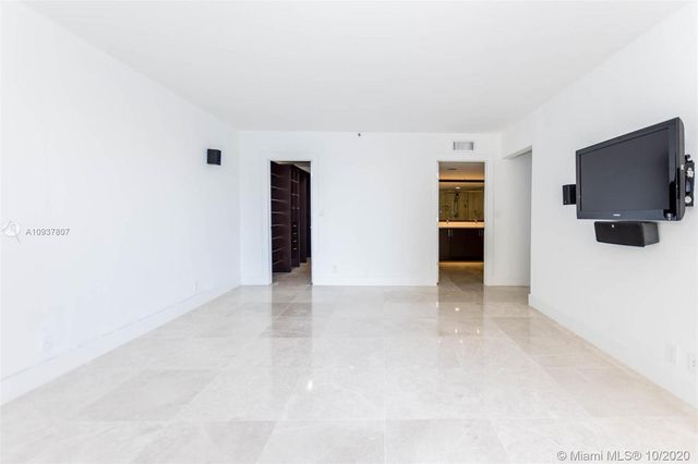 $490,000 | 19707 Turnberry Way, Unit 11G, Aventura, FL 33180