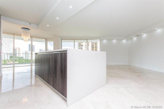 $490,000 | 19707 Turnberry Way, Unit 11G, Aventura, FL 33180
