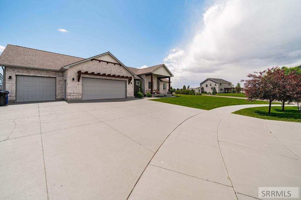 1101 Castle Pines Road Rexburg, ID 83440 - Photo 3 of 54