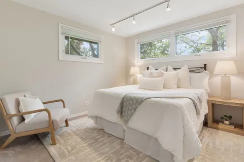 $425,000 | 810 Leamington Avenue, Wilmette, IL 60091