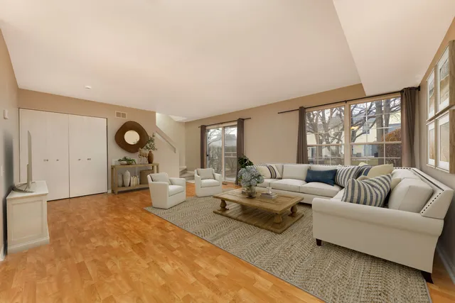 $275,000 | 1604 Pebble Beach Circle, Elgin, IL 60123