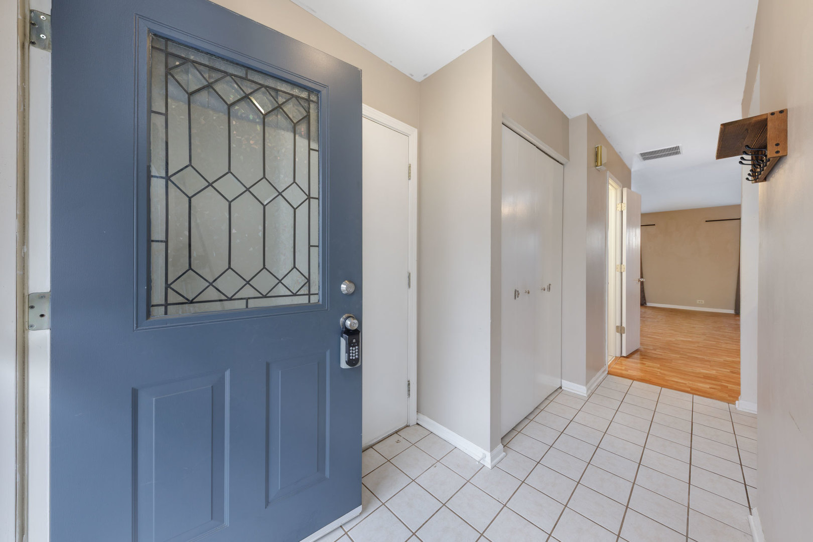 1604 Pebble Beach Circle Elgin, IL 60123 - Photo 3 of 37