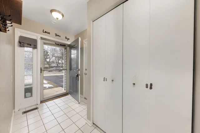 $275,000 | 1604 Pebble Beach Circle, Elgin, IL 60123