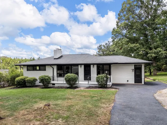 $264,500 | 14 Wofford Street, Inman, SC 29349