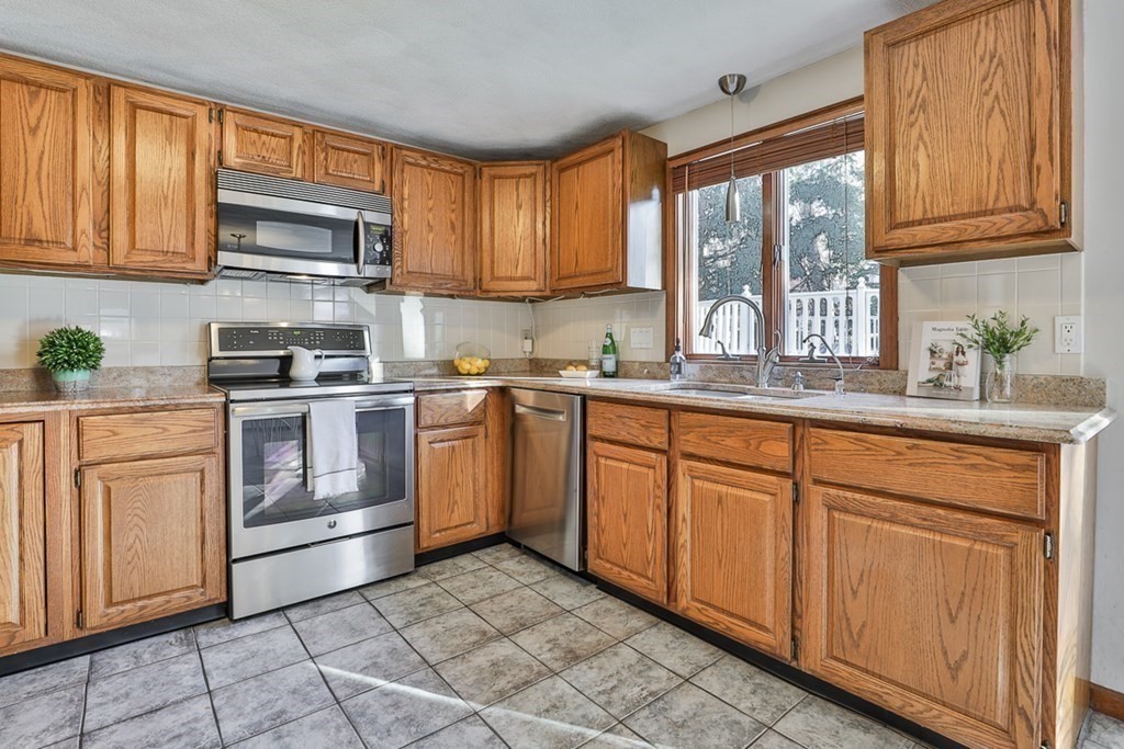 135 Anderson Road Marlborough, MA 01752 - Photo 16 of 40 Gallery Image 16