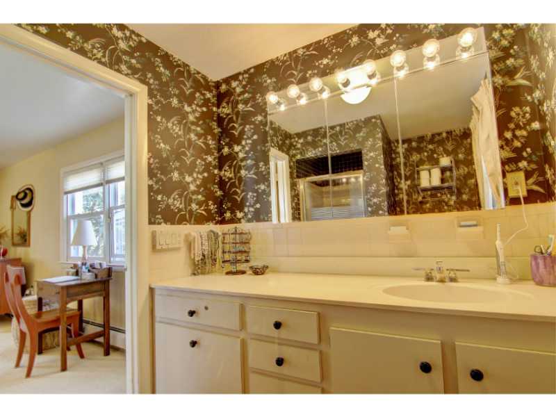 25 Bevelin Road Providence, RI 02906 - Photo 11 of 23 Master Bath/Spa.