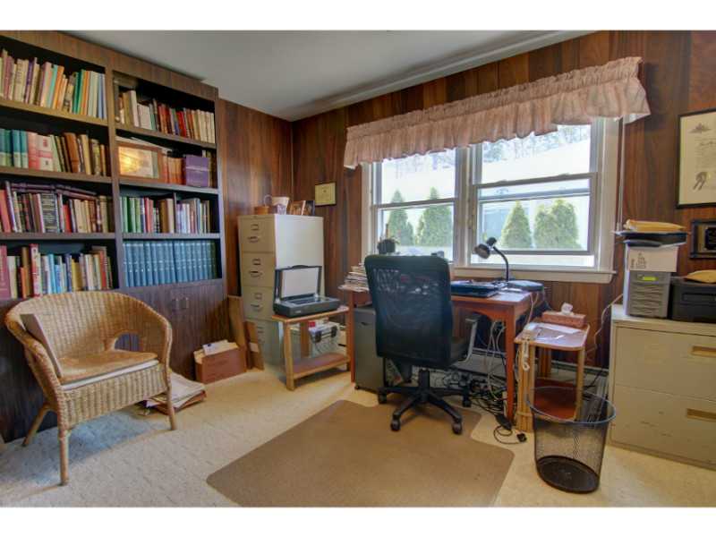 25 Bevelin Road Providence, RI 02906 - Photo 13 of 23 Studio/Study/Office.