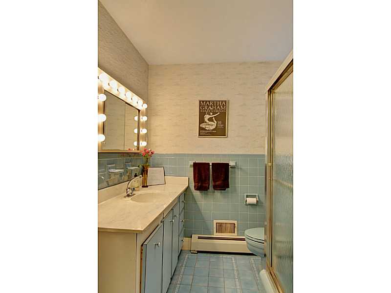 25 Bevelin Road Providence, RI 02906 - Photo 15 of 23 Bathroom.