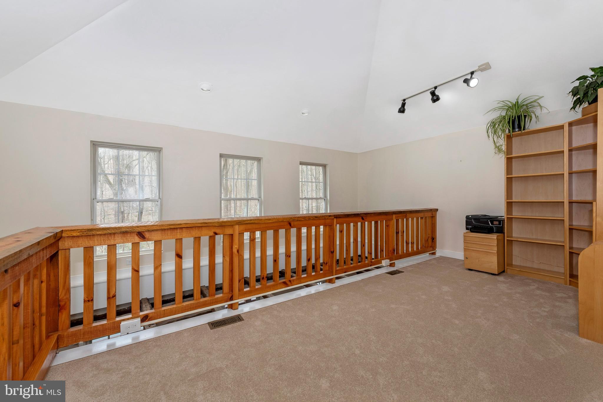 9507 Hamburg Road Frederick, MD 21702 - Photo 18 of 53 Upper level front room area