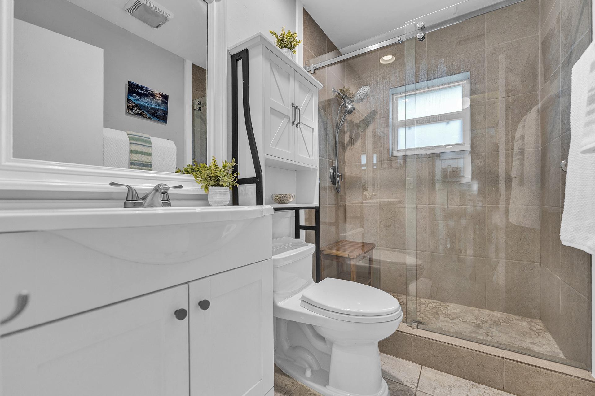 301 Del Rio Boulevard Boca Raton, FL 33432 - Photo 22 of 37 2nd bathroom