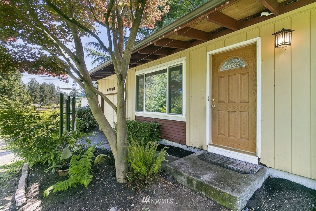 17205 Southeast Covington Sawyer Road Kent, WA 98042 - Photo 2 of 27 Gallery Image 2