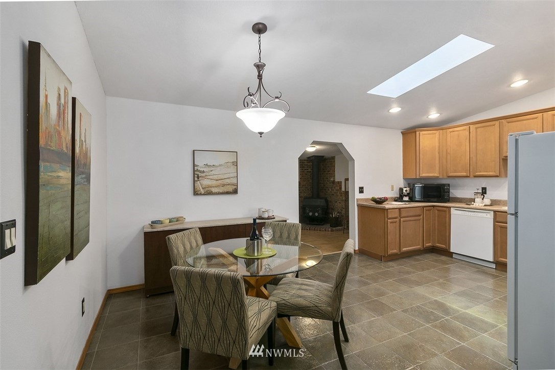 17205 Southeast Covington Sawyer Road Kent, WA 98042 - Photo 7 of 27 Gallery Image 7
