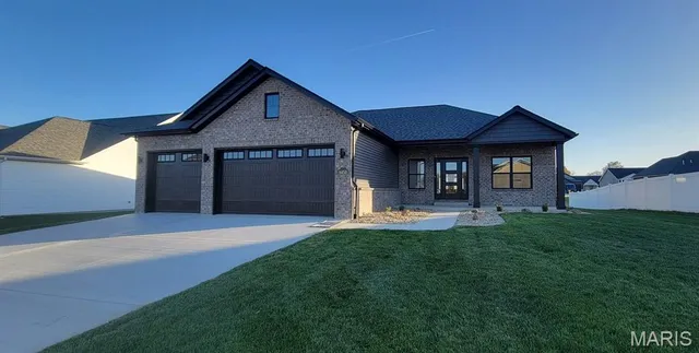 $504,000 | 8450 Herrick Park Drive, Troy, IL 62294