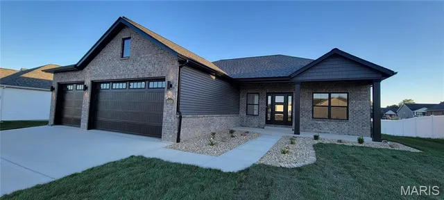 $504,000 | 8450 Herrick Park Drive, Troy, IL 62294